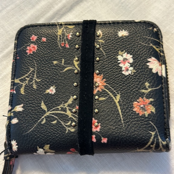 Jessica Simpson blk purse w/gold accents, feather charm, and matching wallet - Picture 5 of 6